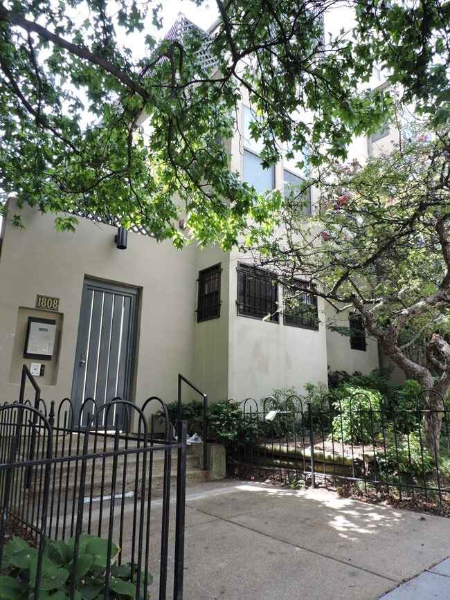 Spacious 2BR 2BA with Fireplace, Roof deck... - Spacious 2BR 2BA with Fireplace, Roof deck... Apartment