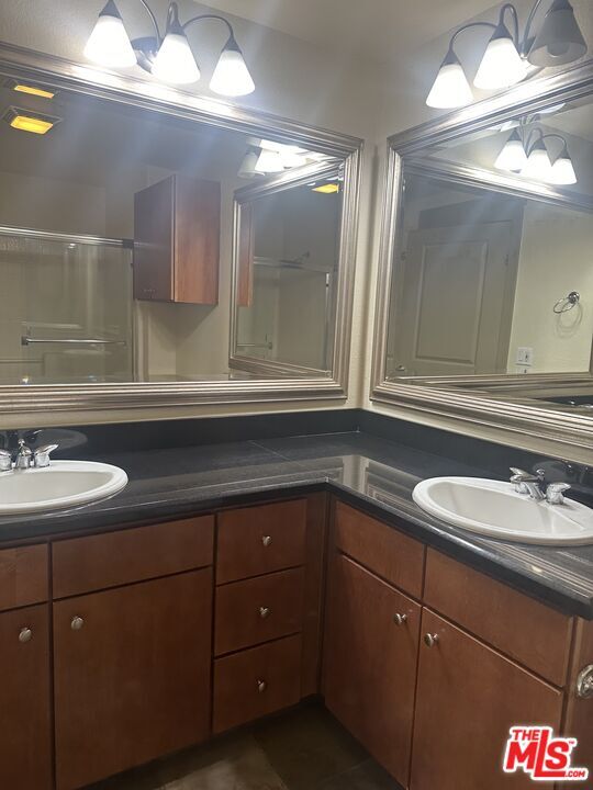 Foto del edificio - 24535 Town Center Dr