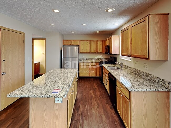 Foto del edificio - 472 Greenhill Dr