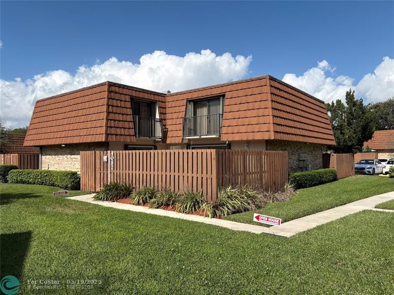 Foto principal - 4087 Forest Hill Dr