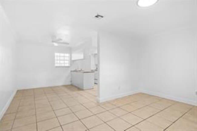 Building Photo - 1017 NE 23rd Dr