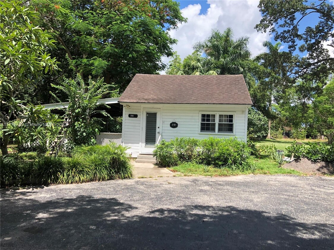 Primary Photo - 2151 N Krome Ave