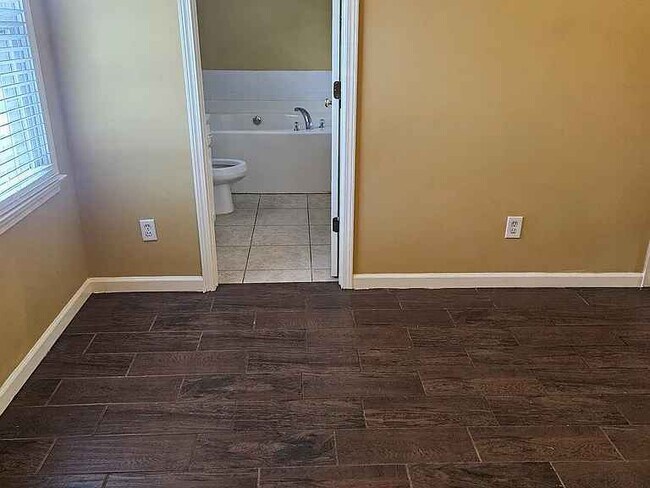 Foto del edificio - 5214 Kingsberry St