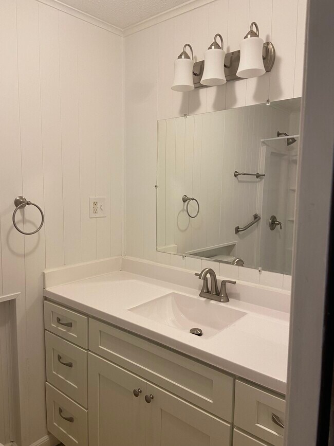 Foto del edificio - 1123 Law Rd