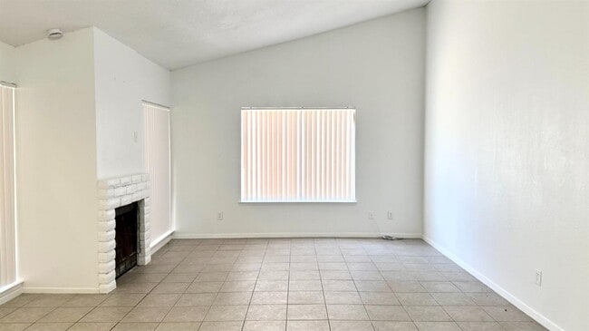 Foto del edificio - 665 S Coalinga St