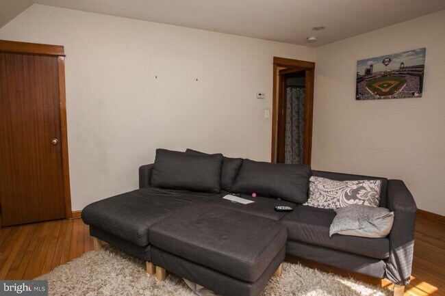 Foto del edificio - 338 W 6th Ave