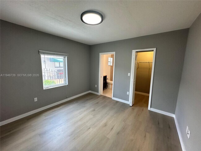 Foto del edificio - 1436 SW 21st St