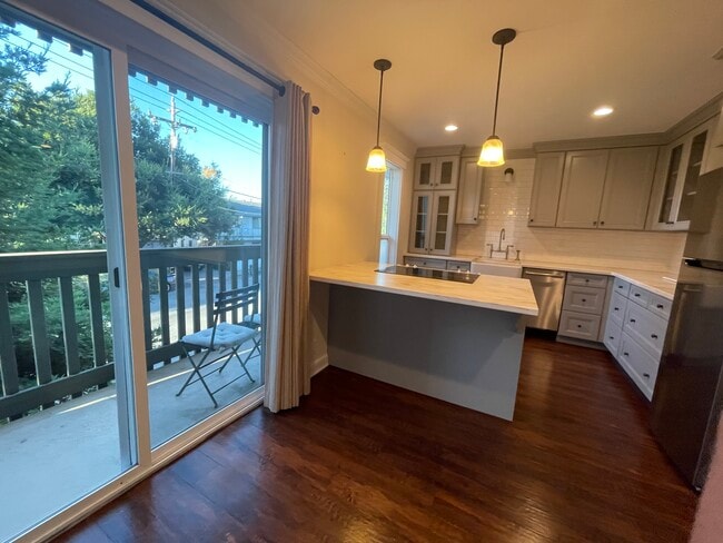 Photo - 480 E Okeefe St Apartment