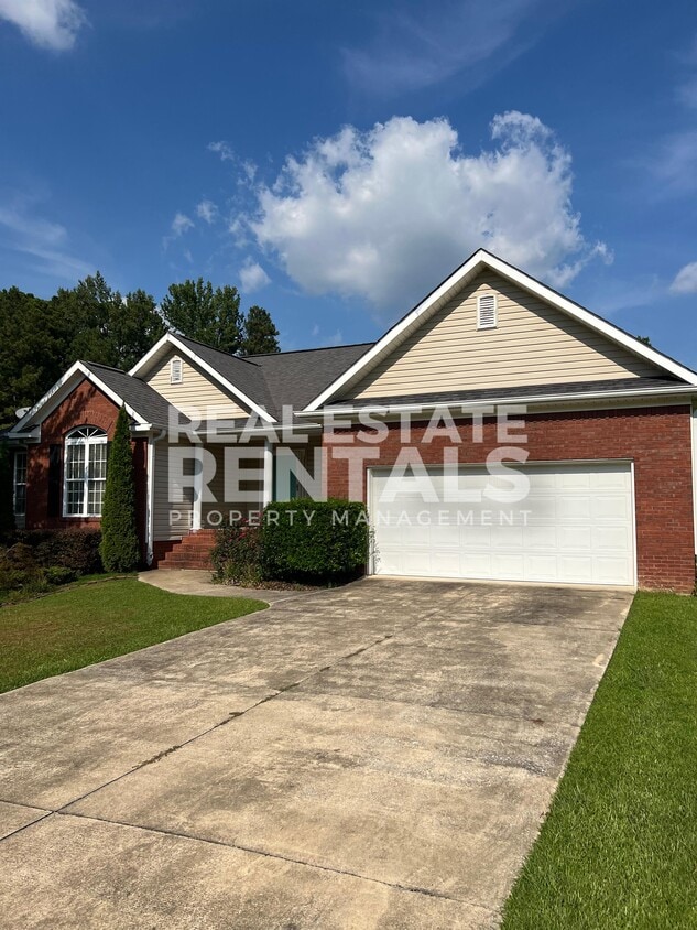 Foto principal - 1121 Castle Dr