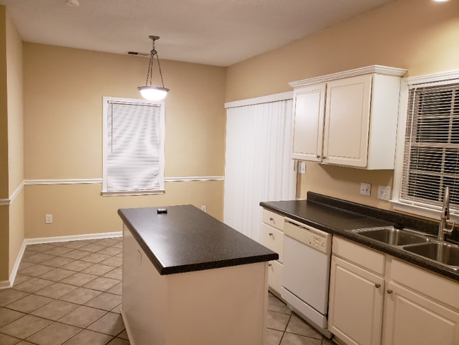 Building Photo - 107 Shining Armor Ct