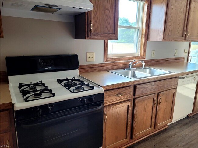 Foto del edificio - 7349 Navarre Rd SW