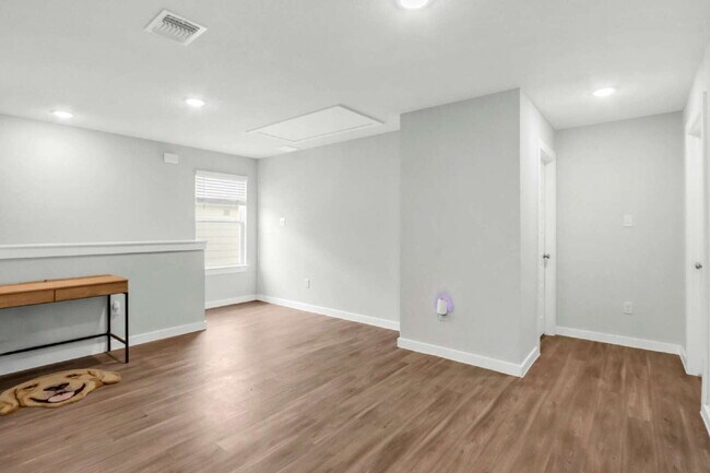 Foto del edificio - "Charming 4-Bedroom Sanctuary with 2.5 Baths in San Antonio – Spacious 2,097 Sq Ft Home available...