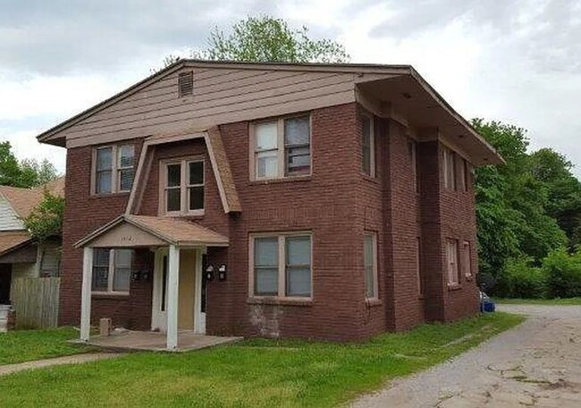 Building Photo - 1 Bed / 1 Bath Close to the Plaza