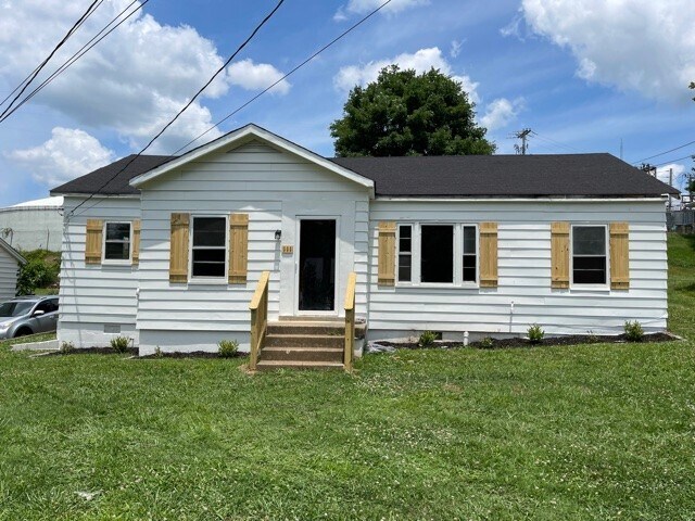 Primary Photo - 111 8th Ave