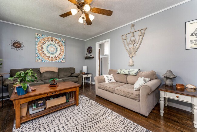 Foto del edificio - 206 River Heights Dr