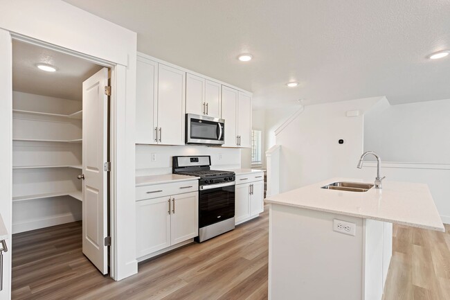 Foto del edificio - Your Next Home Awaits – 3-Bedroom Townhome...