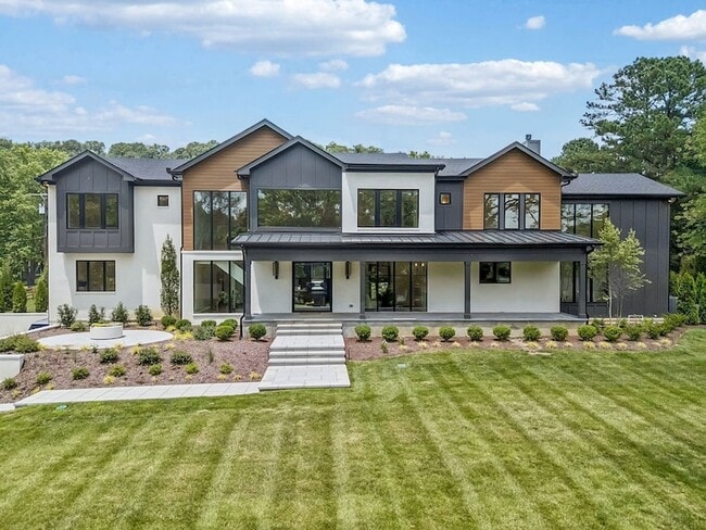 Building Photo - 5940 Robert E Lee Dr