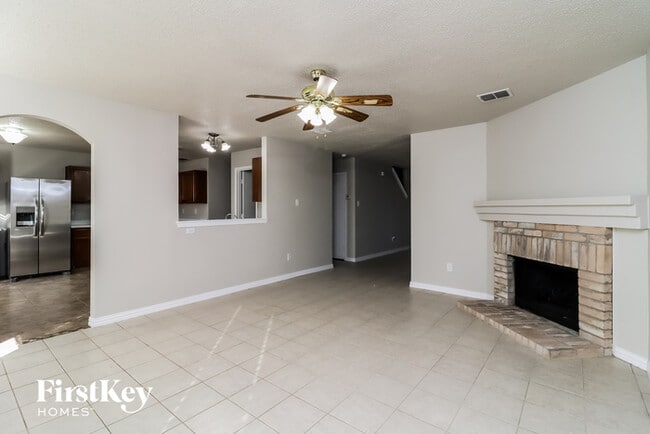 Building Photo - 3913 Fox Run Dr