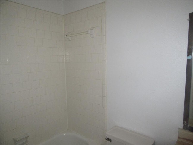 Building Photo - 13611 Ravensway Dr