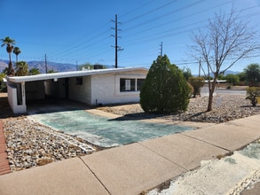 Building Photo - 7049 E Elbow Bay Dr