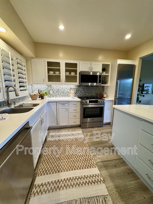 Building Photo - 31 Del Mesa Carmel
