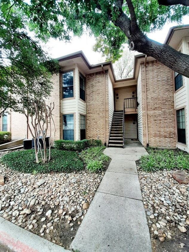 16301 Ledgemont Ln Unit 207, Addison, TX 75001 Condo for Rent in