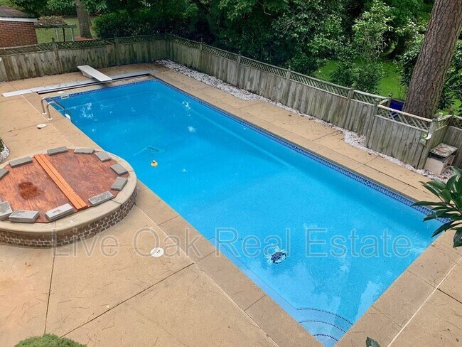 Building Photo - 121 E Bayview Blvd