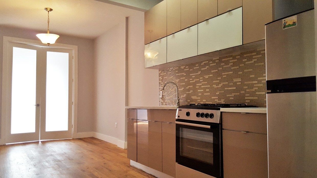 Foto principal - 154 Woodward Ave