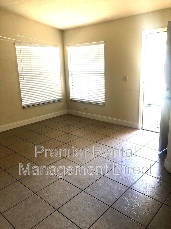 Building Photo - 1306 Shady Terrace