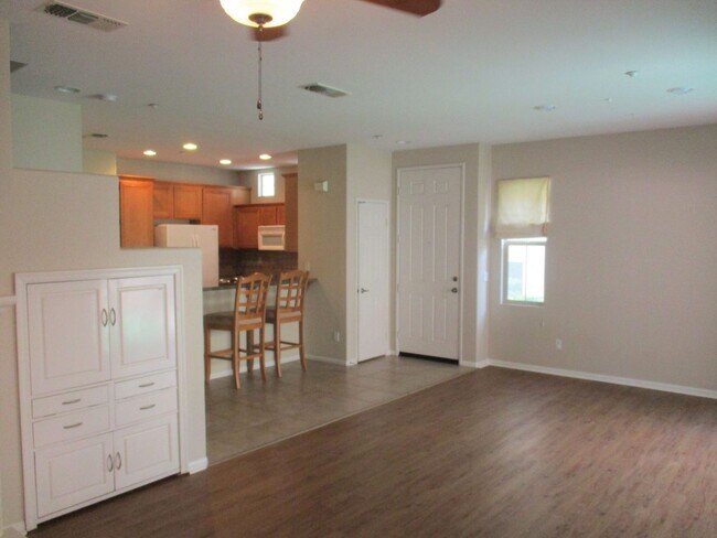 Foto del edificio - Beautiful  Escala Townhome  in Resort Styl...