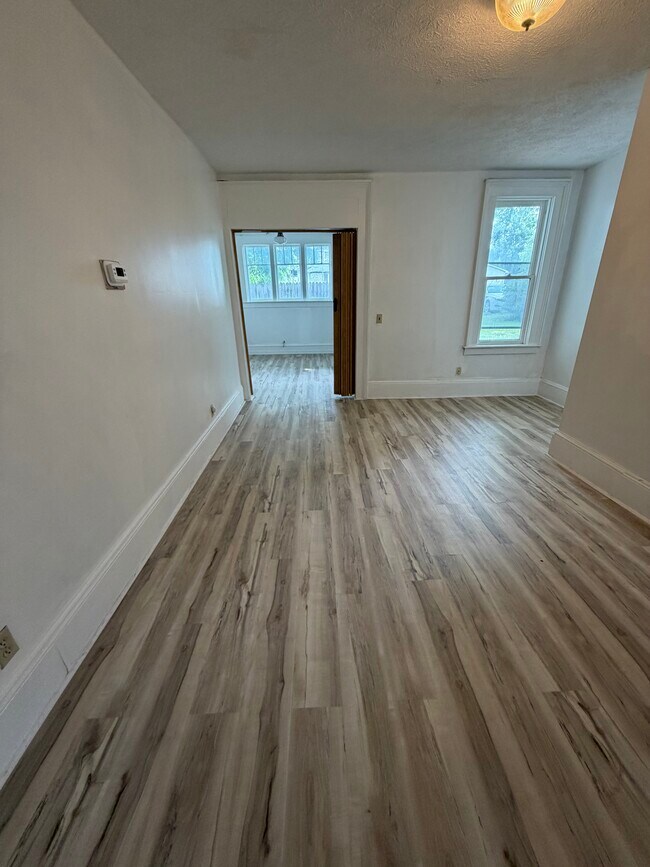 Foto del edificio - 314 E Walnut St