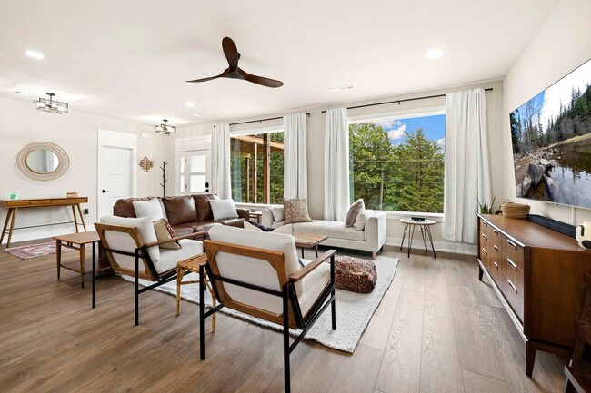 Foto del edificio - 21418 Pine Dr
