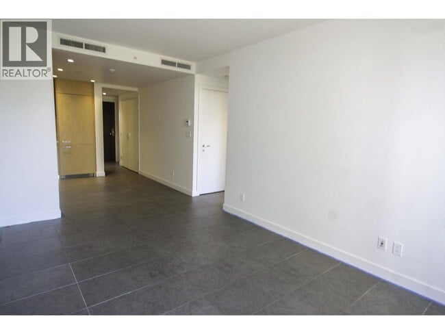 Building Photo - 1028 Barclay St