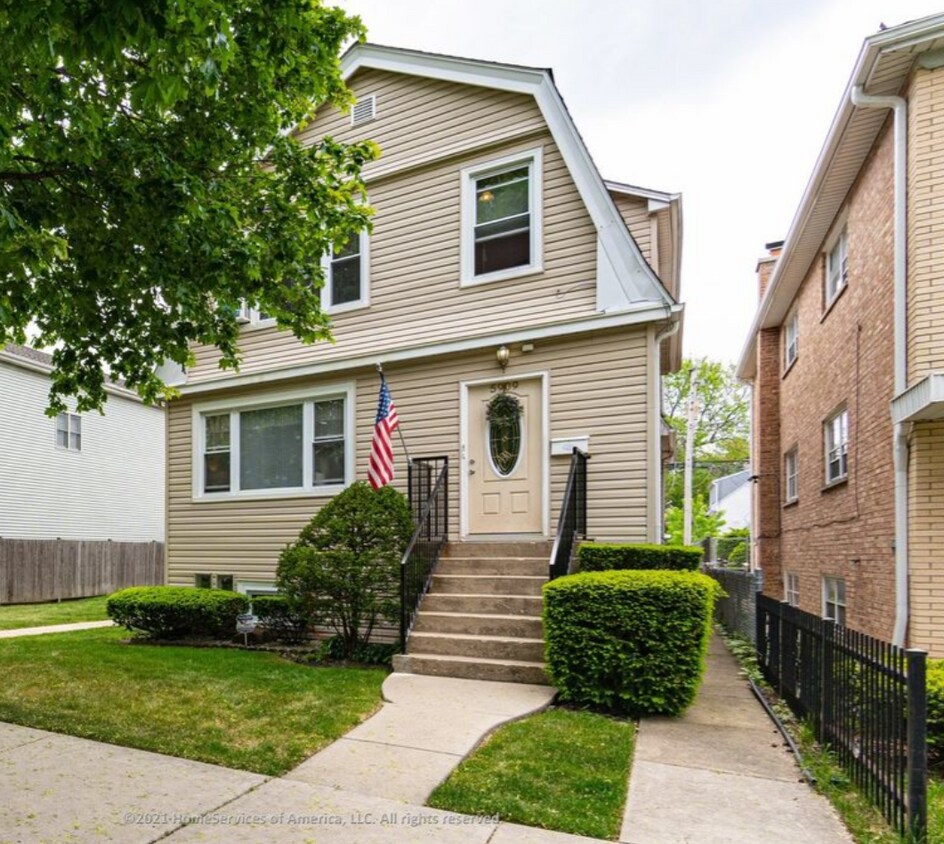 Primary Photo - 5909 W Leland Ave