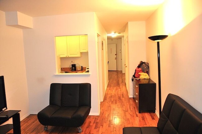 Building Photo - 407 W 51st St