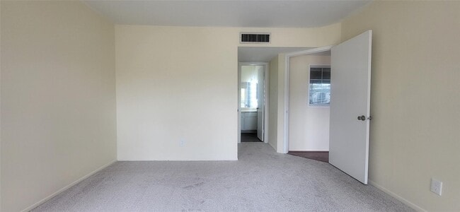 Foto del edificio - 2822 S Bartell Dr