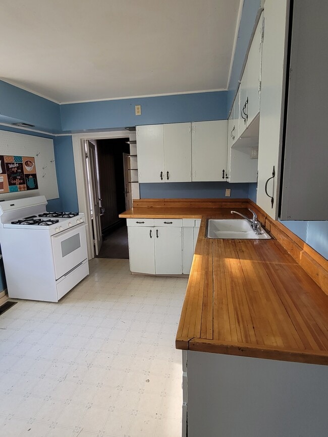 Photo - 623 7th Ave House