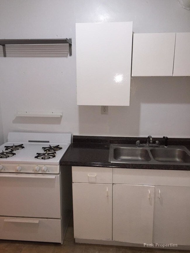 Foto del edificio - 512 W Addison St