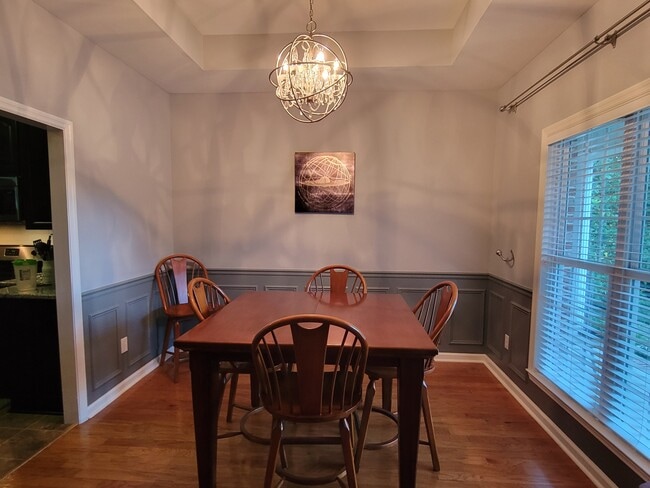 Building Photo - 2401 Ermine Dr