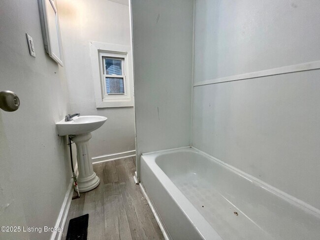 Foto del edificio - 4116 W Broadway