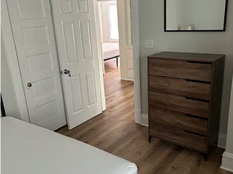 Foto del edificio - 1528 E 118th St