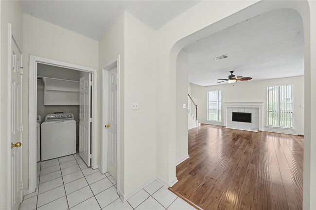 Building Photo - 1202 Woodley Bend