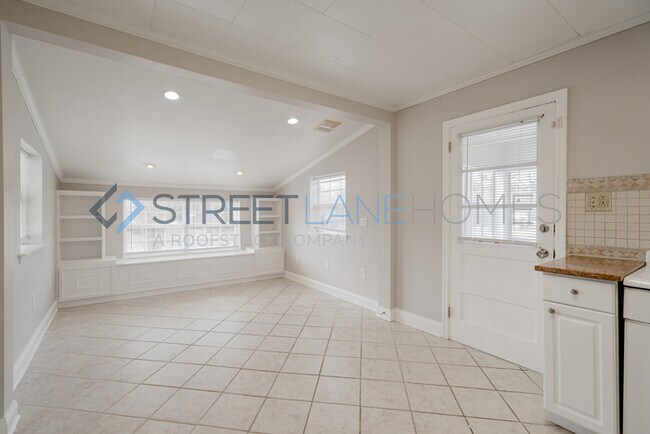 Building Photo - SIGN LEASE BY 2/28 AND GET $250 OFF FIRST ...