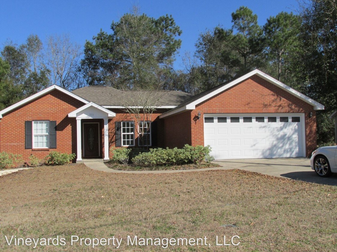 Primary Photo - 221 Sand Pine Dr