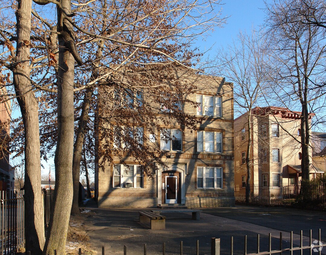 can't shoot side becuase of trees - The Hartford Communities IV- Vine