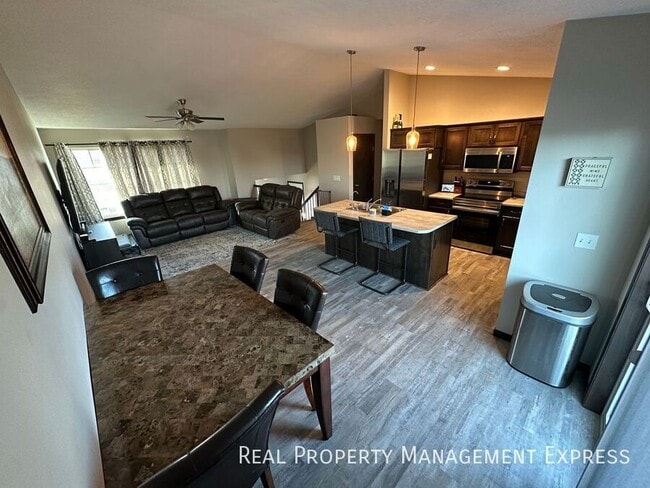 Building Photo - 4 Bedroom 3 Bathroom Home for Rent