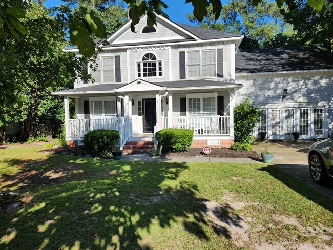 Building Photo - Lovely 4 Bedroom 2.5 Bath