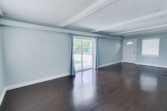 Building Photo - 3320 Lila Dr