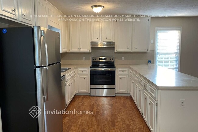 Building Photo - 445 Raven Dr