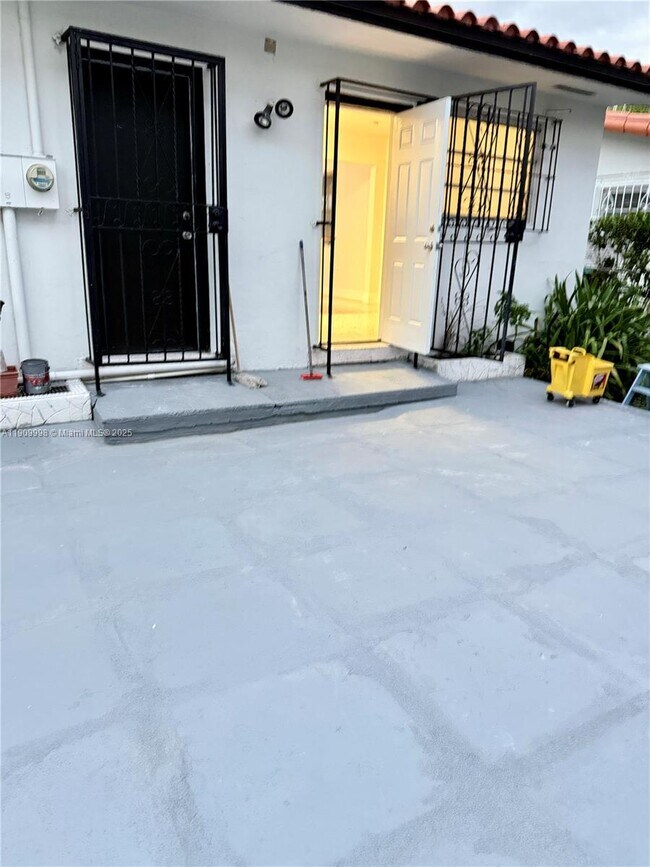 Building Photo - 1143 NW 32nd Ave